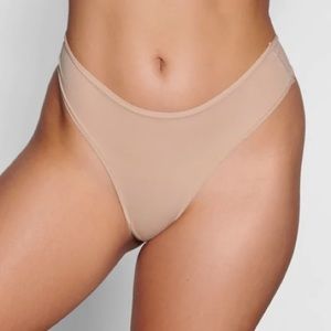 SKIMS Fits Everybody Thong in Clay, XXS